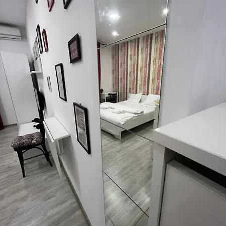 Amazing Location In The Center Boekarest